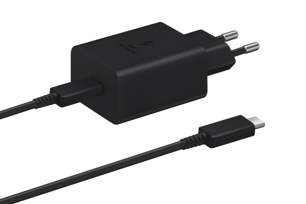 Samsung fast charger 45W with USB C cable in black